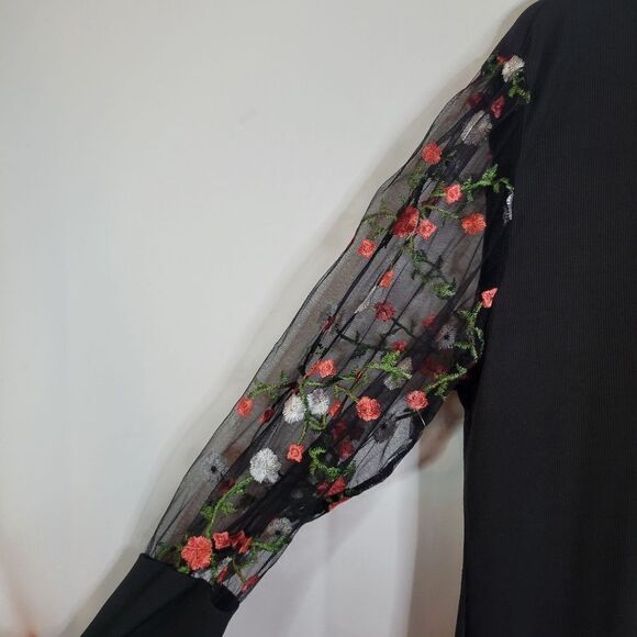 Chic Black Top with Floral Embroidered Sleeves - Picture 4 of 7